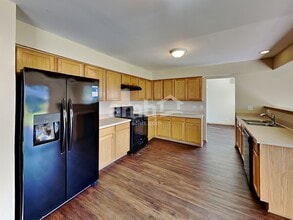 1808 Brockway Pond Ct in Joliet, IL - Building Photo - Building Photo