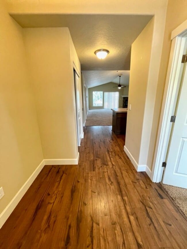 63355 Lamoine Ln in Bend, OR - Building Photo - Building Photo