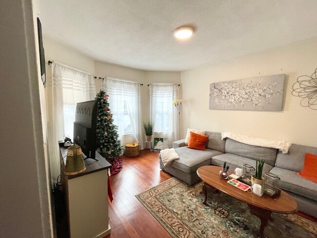 20 Eastman St, Unit 1T