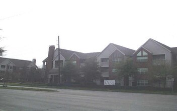 City Plaza Condominiums in Houston, TX - Building Photo - Building Photo