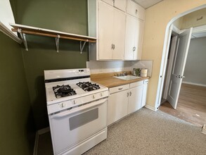 417 E Orange St, Unit 1 in Geneseo, IL - Foto de edificio - Building Photo