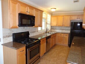 1551 Hewitt Dr in Houston, TX - Building Photo - Building Photo