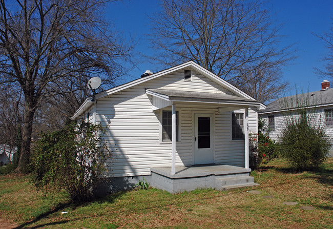 100-112 W E St in Easley, SC - Building Photo - Building Photo