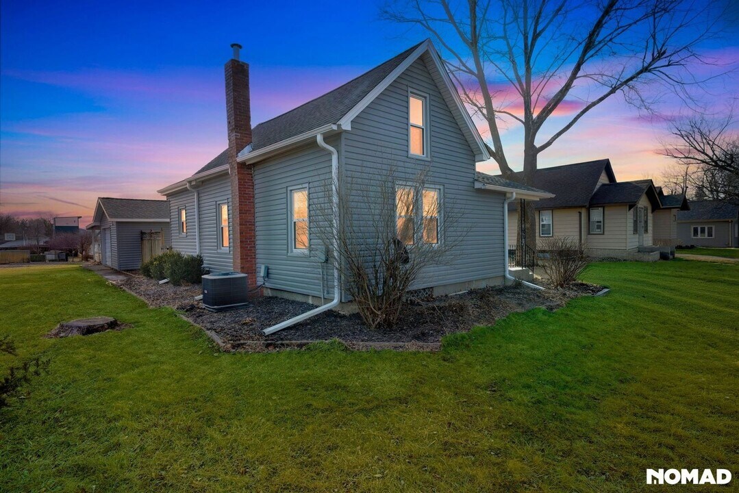 301 Birch Ave in Woodward, IA - Foto de edificio