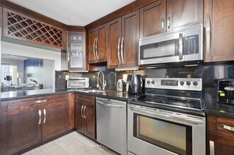8330 Sands Point Blvd in Tamarac, FL - Building Photo - Building Photo
