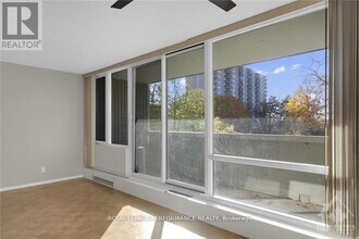 2625 Regina St in Ottawa, ON - Building Photo - Building Photo