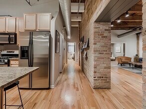 312 N May St, Unit 2H in Chicago, IL - Foto de edificio - Building Photo