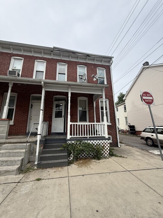 225 Front St in York, PA - Building Photo