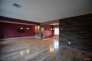 90 Cobalt Ridge Dr E in Levittown, PA - Building Photo