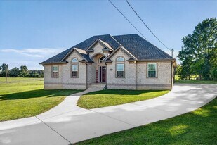 3019 Cambridge Ct, Unit 505-305 in Lewisburg, TN - Building Photo