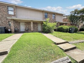1024 Southmoor Dr, Unit 1026 in Arlington, TX - Building Photo