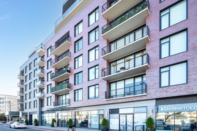 One Sixteen in Rockaway Park, NY - Foto de edificio - Building Photo