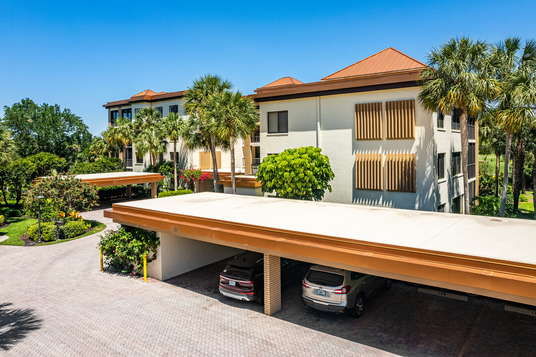 Interlachen in Naples, FL - Foto de edificio