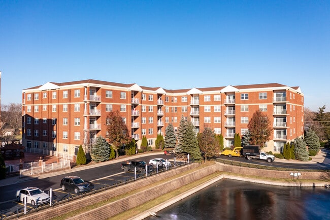 One Itasca Place in Itasca, IL - Building Photo - Building Photo