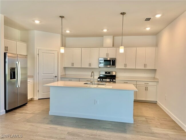 19362 Hinkley Dr in Estero, FL - Building Photo - Building Photo