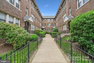 1725 Lanier Pl NW in Washington, DC - Building Photo