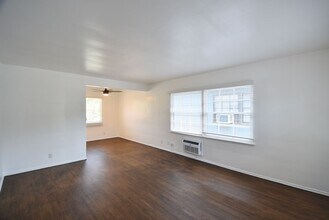 12807 Burbank Blvd in Los Angeles, CA - Building Photo - Building Photo