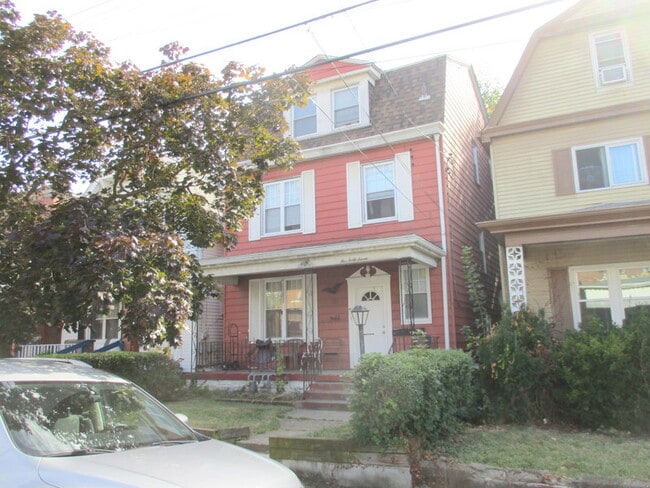547 Glenwood Ave, Unit 1st Floor