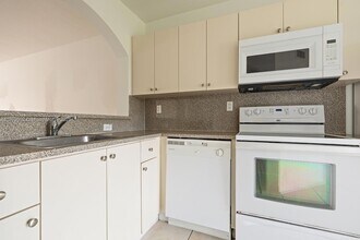 940 NE 33rd Terrace, Unit 102 in Homestead, FL - Building Photo - Building Photo