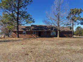819 Crystal Ln in Tuttle, OK - Building Photo