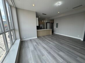 2406 W Armitage Ave in Chicago, IL - Building Photo - Building Photo