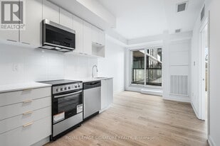 4569 Kingston Rd in Toronto, ON - Building Photo