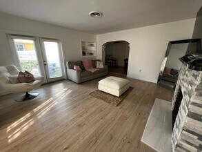 2049 SW 60th Ct-Unit -1 in Miami, FL - Building Photo - Building Photo