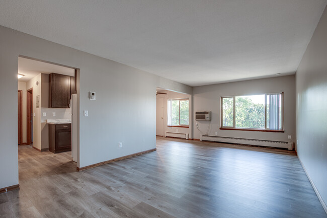 Live at The Oaks of West Saint Paul in West St. Paul, MN - Building Photo - Interior Photo