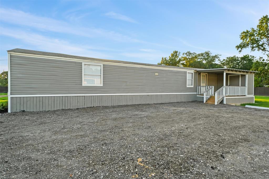 21395 Ruth Dr in New Caney, TX - Building Photo