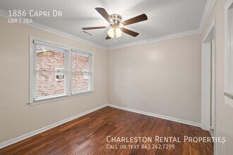1886 Capri Dr in Charleston, SC - Building Photo - Building Photo