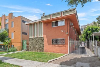 1231 N Cherokee Ave in Los Angeles, CA - Building Photo - Building Photo