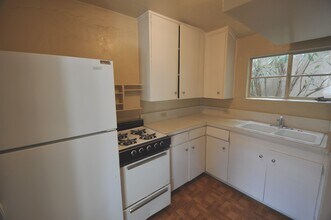 314 W Mission St in Santa Barbara, CA - Foto de edificio - Building Photo