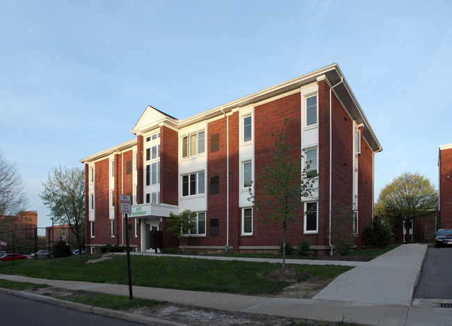 EnVision Apartments in Akron, OH - Foto de edificio - Building Photo