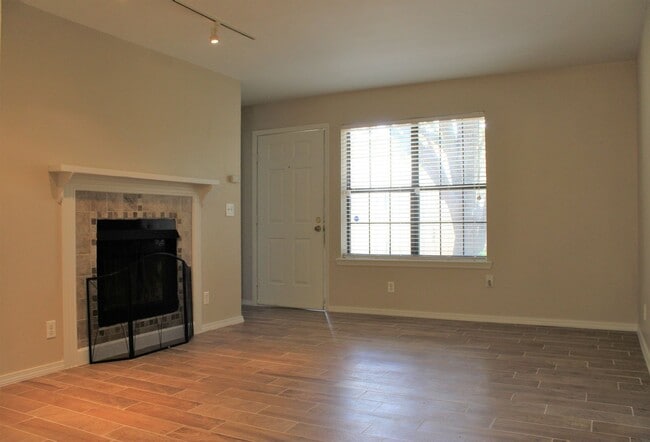 property at 11130 N Stratford Dr
