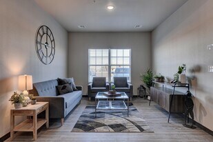 5626 W 32nd St, Unit 5618 w 32nd St in Joplin, MO - Building Photo