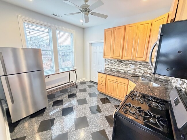 2326 N Kostner Ave in Chicago, IL - Building Photo - Building Photo