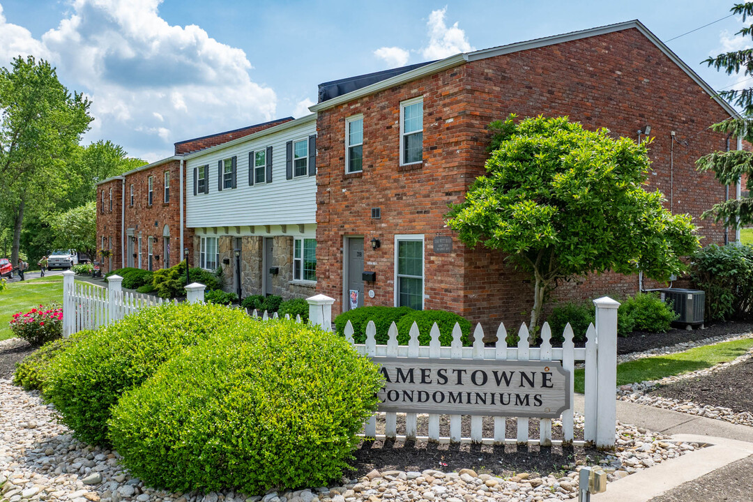 Jamestowne Village in Cincinnati, OH - Foto de edificio