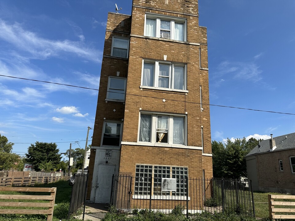 1307 S Lawndale Ave in Chicago, IL - Building Photo