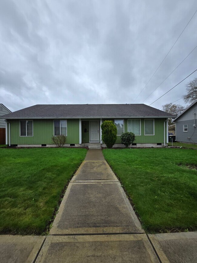 property at 806 Alder St