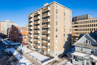 Soho One in Calgary, AB - Building Photo - Building Photo