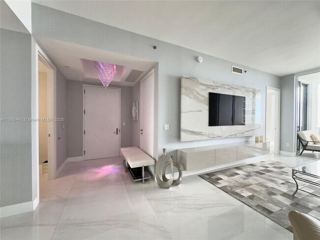 15901 Collins Ave, Unit 2406 in Sunny Isles Beach, FL - Foto de edificio - Building Photo
