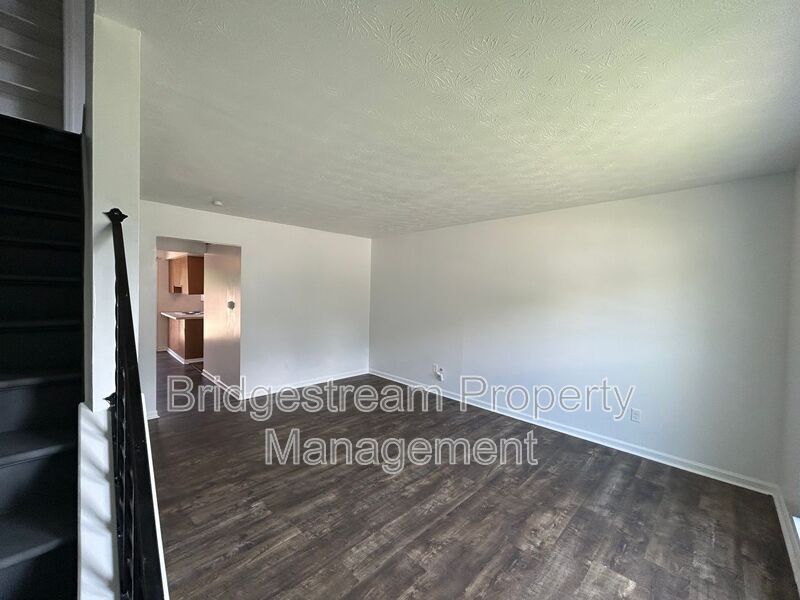 957 Taylorsview Dr in Vandalia, OH - Building Photo