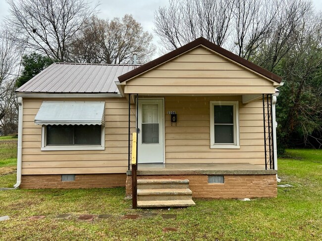 1106 Walnut St in Burlington, NC - Building Photo - Building Photo