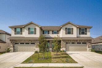 18421 Cremello Dr in Manor, TX - Building Photo - Building Photo