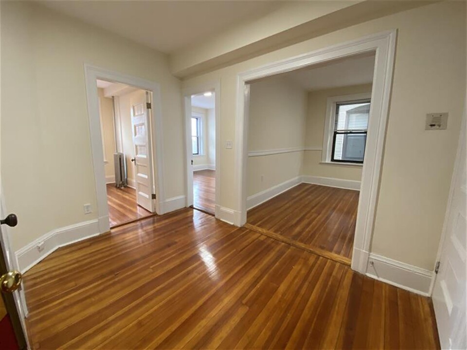 885 Massachusetts Ave, Unit 2 in Cambridge, MA - Building Photo