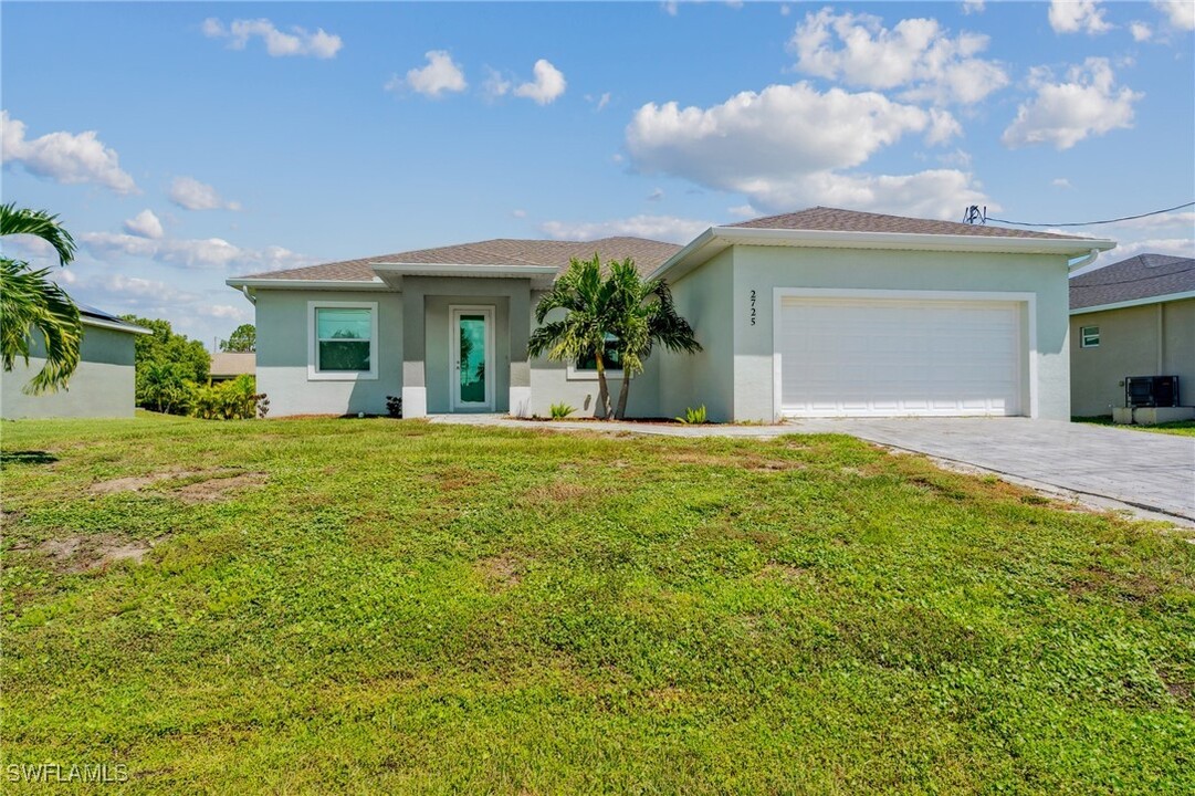 2725 SW Embers Terrace in Cape Coral, FL - Building Photo