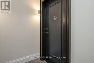 155 Caroline St S in Waterloo, ON - Building Photo - Building Photo