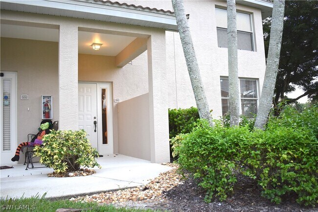 354 Dover Pl in Naples, FL - Building Photo - Building Photo