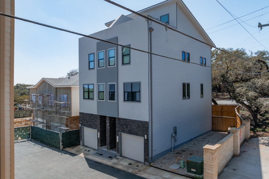 1001-1002 Oro Creek at Vance Jackson in San Antonio, TX - Building Photo