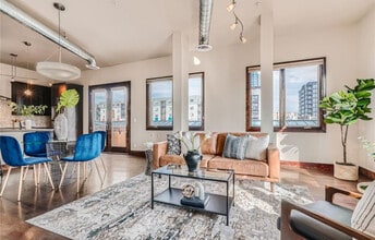 2101 Larimer St, Unit 301 in Denver, CO - Foto de edificio - Building Photo